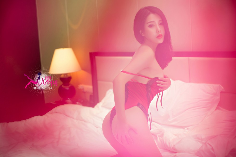 [Ugirls尤果网]E048_性感女神张栩菲缕空黑网旗袍诱人胴体香艳写真35P