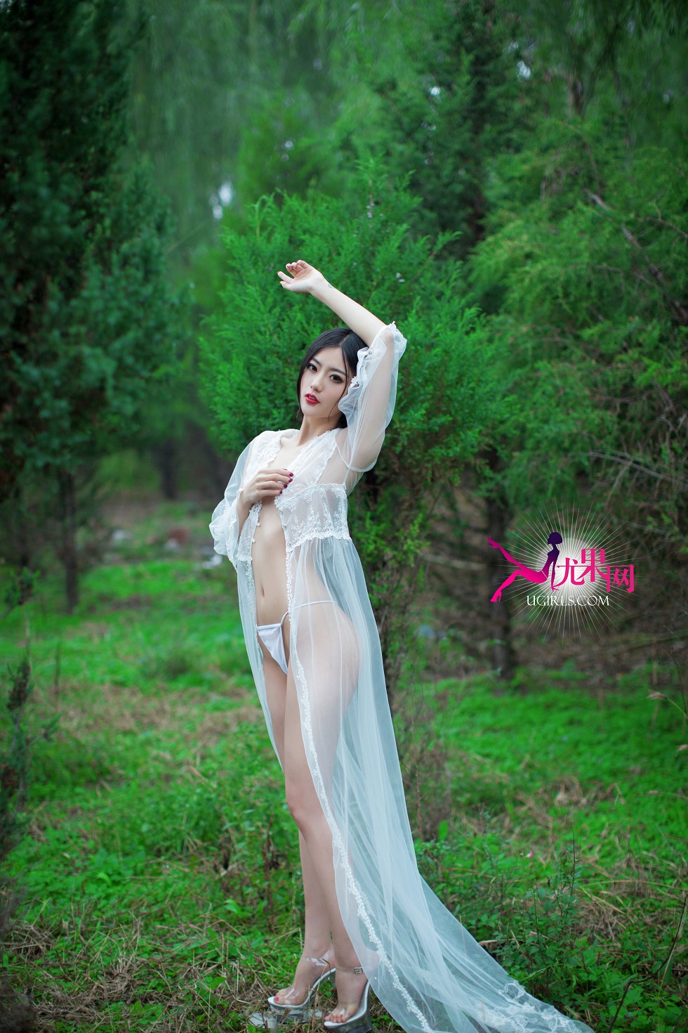 [Ugirls尤果网]E051_嫩模金子熙户外大尺度薄纱秀豪乳美臀诱惑写真45P