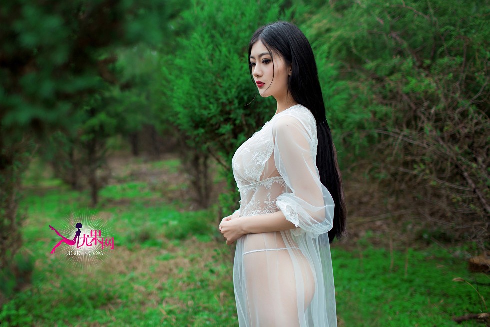 [Ugirls尤果网]E051_嫩模金子熙户外大尺度薄纱秀豪乳美臀诱惑写真45P