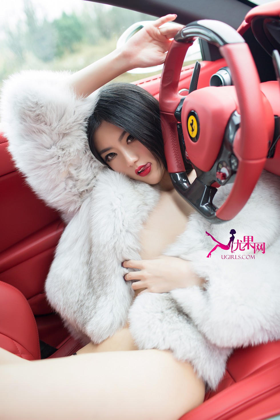 [Ugirls尤果网]E051_嫩模金子熙户外大尺度薄纱秀豪乳美臀诱惑写真45P