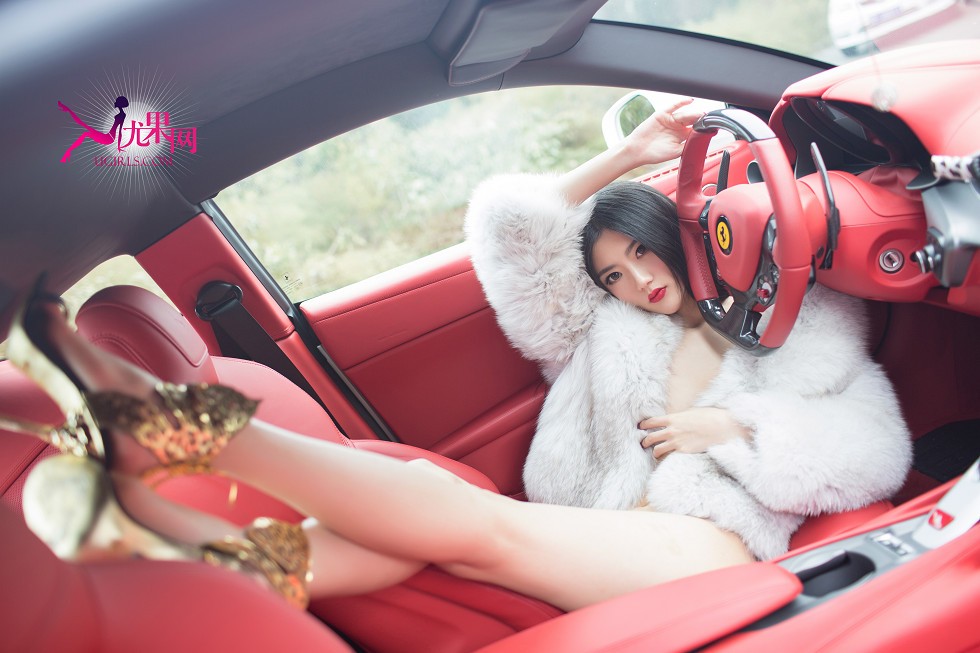 [Ugirls尤果网]E051_嫩模金子熙户外大尺度薄纱秀豪乳美臀诱惑写真45P