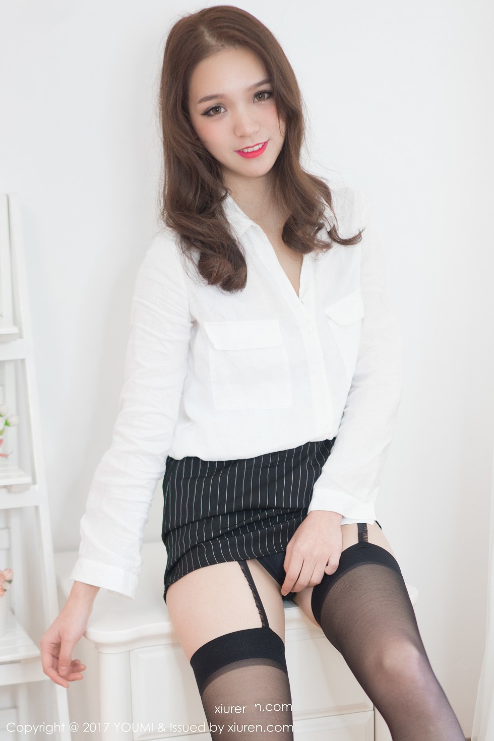 [YouMi尤蜜荟]Vol.047_甜美妹子不柠bling粉红兔女郎与黑丝OL秀完美身材性感写真44P