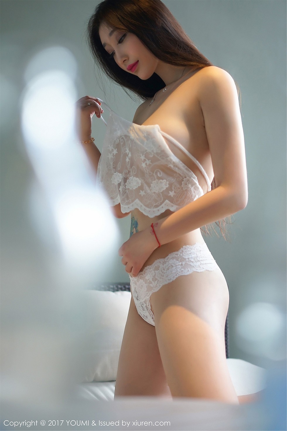 [YouMi尤蜜荟]Vol.056_嫩模妲己_Toxic普吉岛旅拍白色蕾丝内衣秀美乳诱惑写真50P