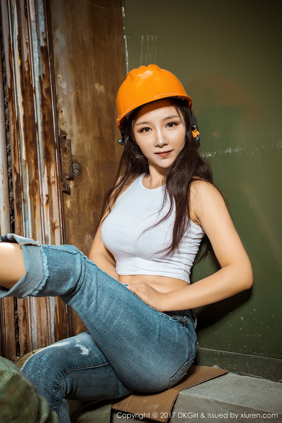 [DKGirl御女郎]Vol.043_高颜值嫩模媛美人狂野电工真空露半球完美曲线诱惑写真53P