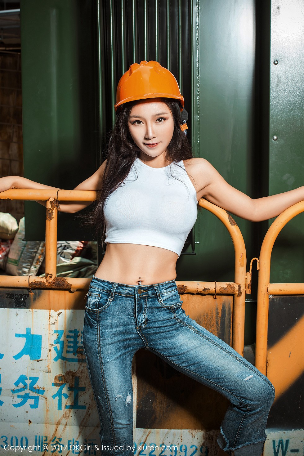 [DKGirl御女郎]Vol.043_高颜值嫩模媛美人狂野电工真空露半球完美曲线诱惑写真53P