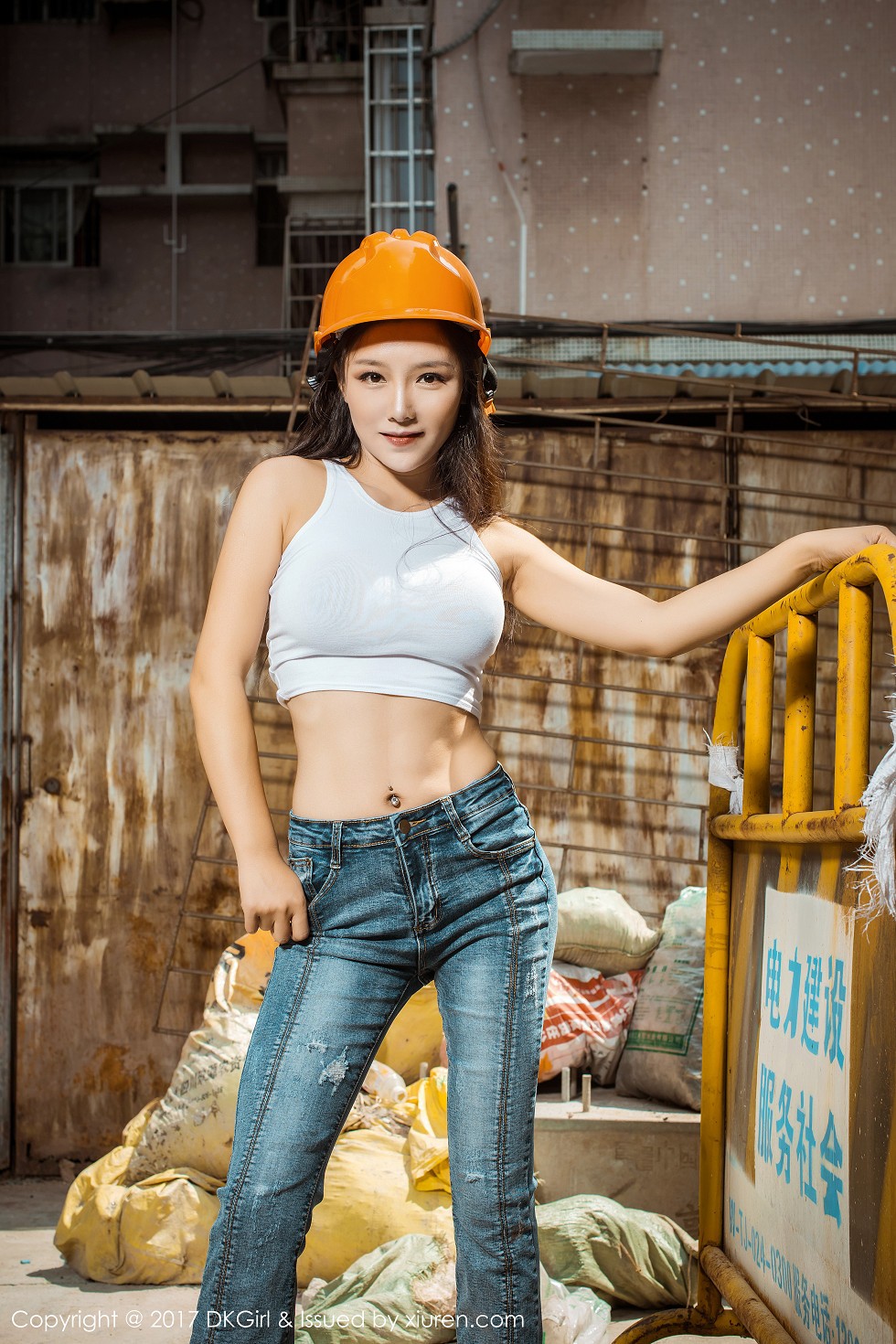 [DKGirl御女郎]Vol.043_高颜值嫩模媛美人狂野电工真空露半球完美曲线诱惑写真53P