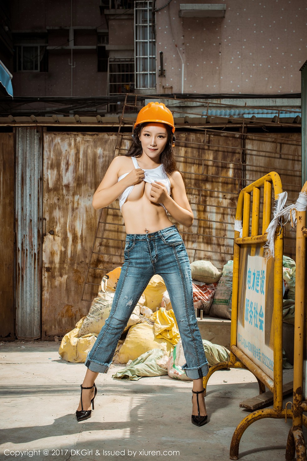 [DKGirl御女郎]Vol.043_高颜值嫩模媛美人狂野电工真空露半球完美曲线诱惑写真53P