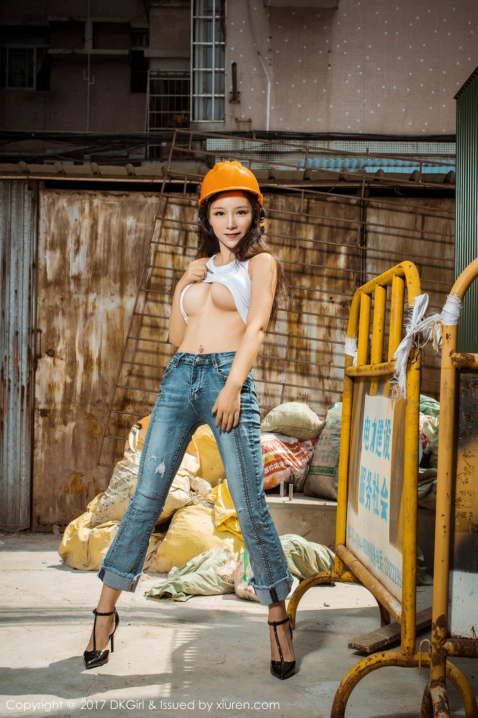 [DKGirl御女郎]Vol.043_高颜值嫩模媛美人狂野电工真空露半球完美曲线诱惑写真53P