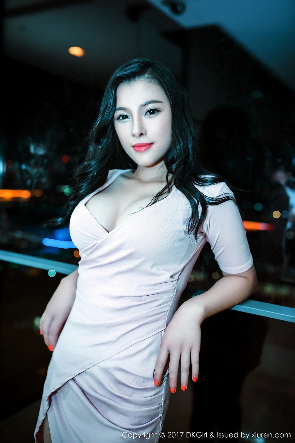 [DKGirl御女郎]Vol.044_轻熟女厉雯娜白色抹胸内衣加白色丁字裤秀丰乳肥臀诱惑写真44P