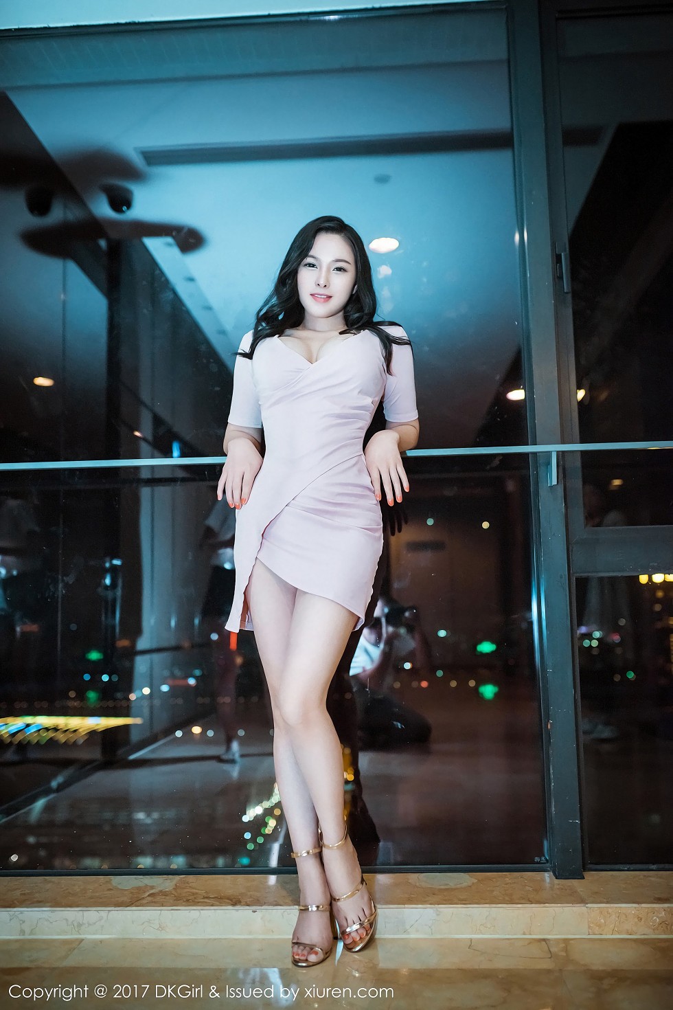 [DKGirl御女郎]Vol.044_轻熟女厉雯娜白色抹胸内衣加白色丁字裤秀丰乳肥臀诱惑写真44P