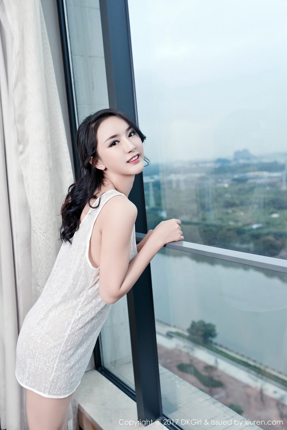 [DKGirl御女郎]Vol.047_嫩模梅哥灰色背心真空美乳激凸完美身材翘臀诱惑写真55P