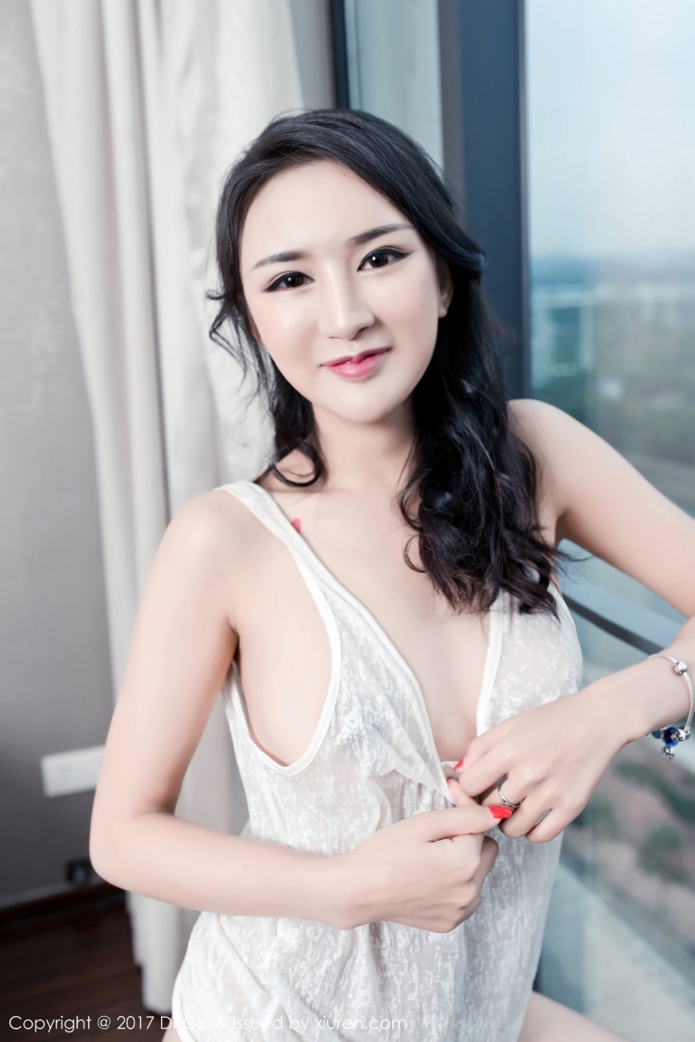 [DKGirl御女郎]Vol.047_嫩模梅哥灰色背心真空美乳激凸完美身材翘臀诱惑写真55P