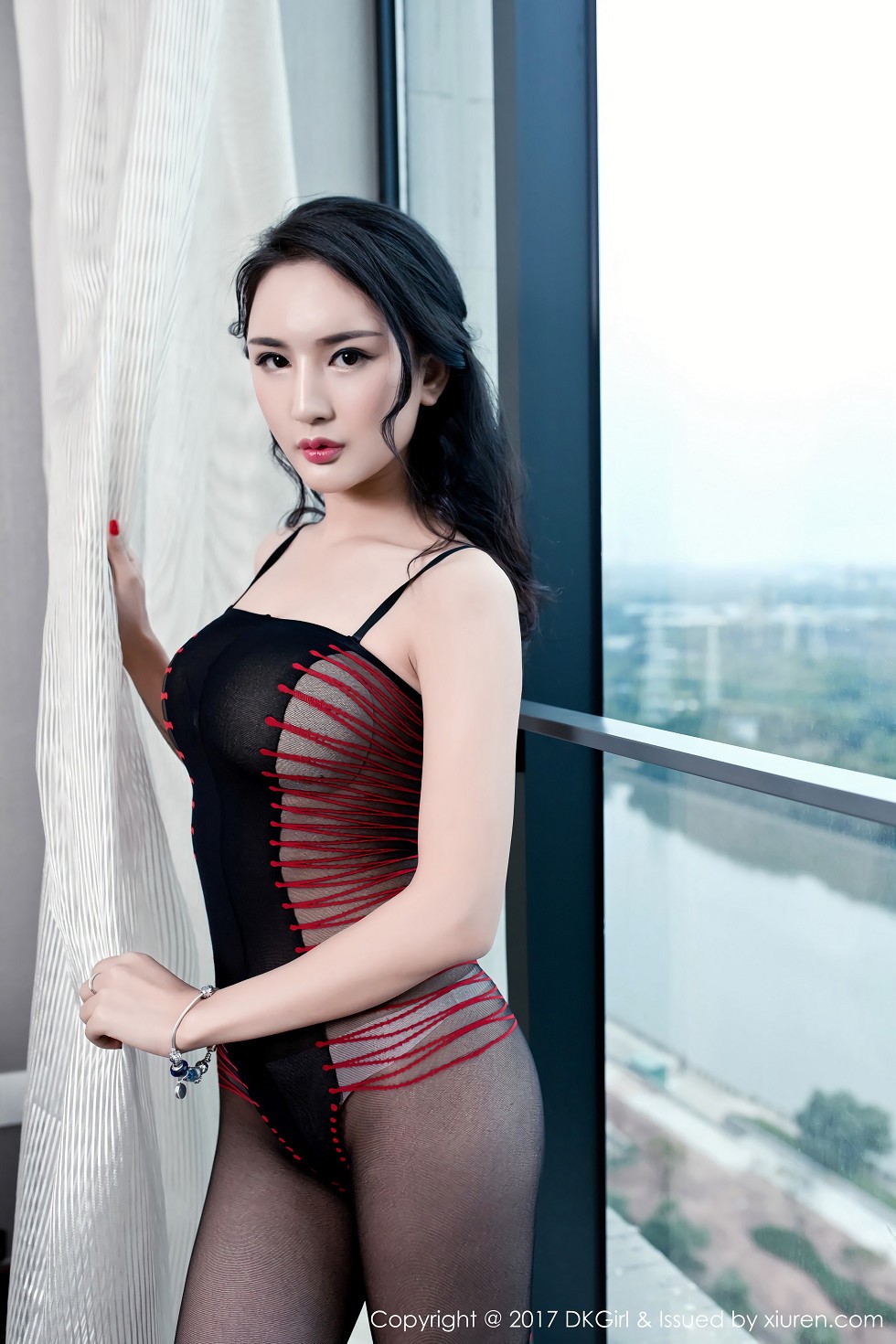 [DKGirl御女郎]Vol.047_嫩模梅哥灰色背心真空美乳激凸完美身材翘臀诱惑写真55P