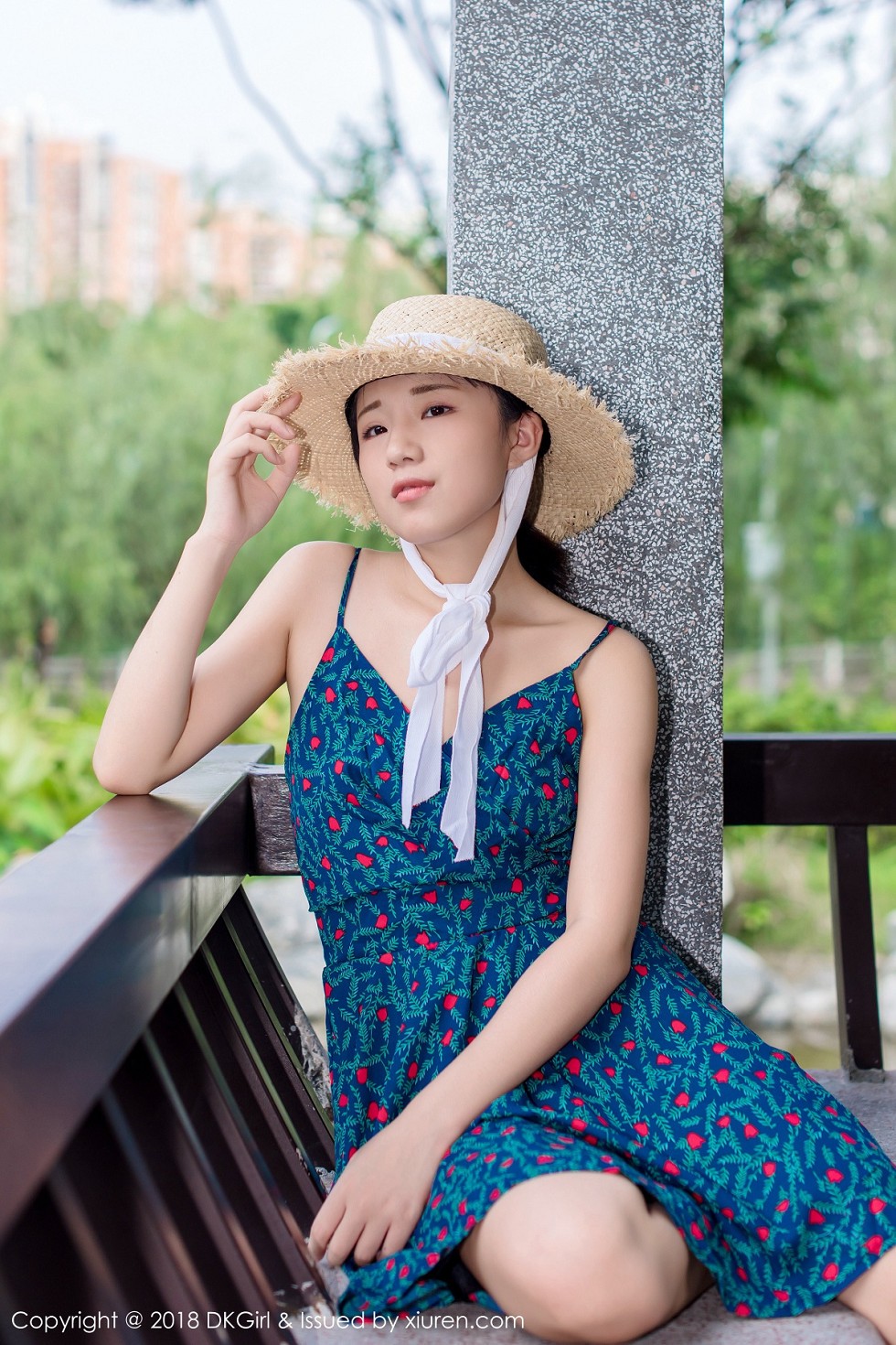 [DKGirl御女郎]Vol.055_美乳女神苍井优香街拍特辑甜美草帽少女露背吊带裙性感写真53P