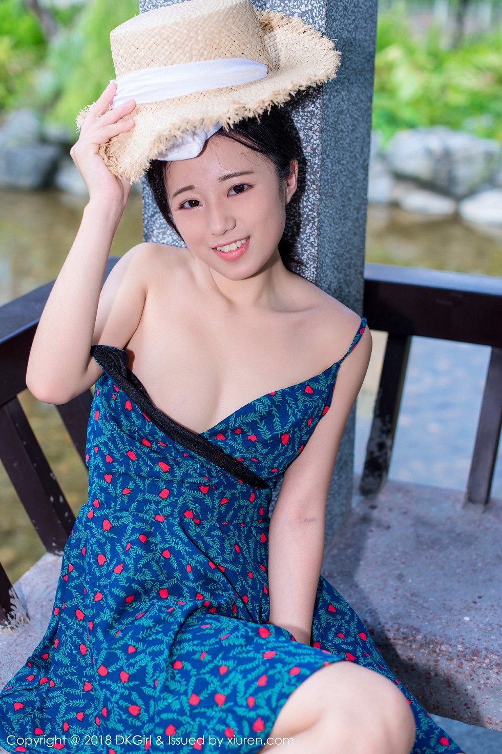 [DKGirl御女郎]Vol.055_美乳女神苍井优香街拍特辑甜美草帽少女露背吊带裙性感写真53P