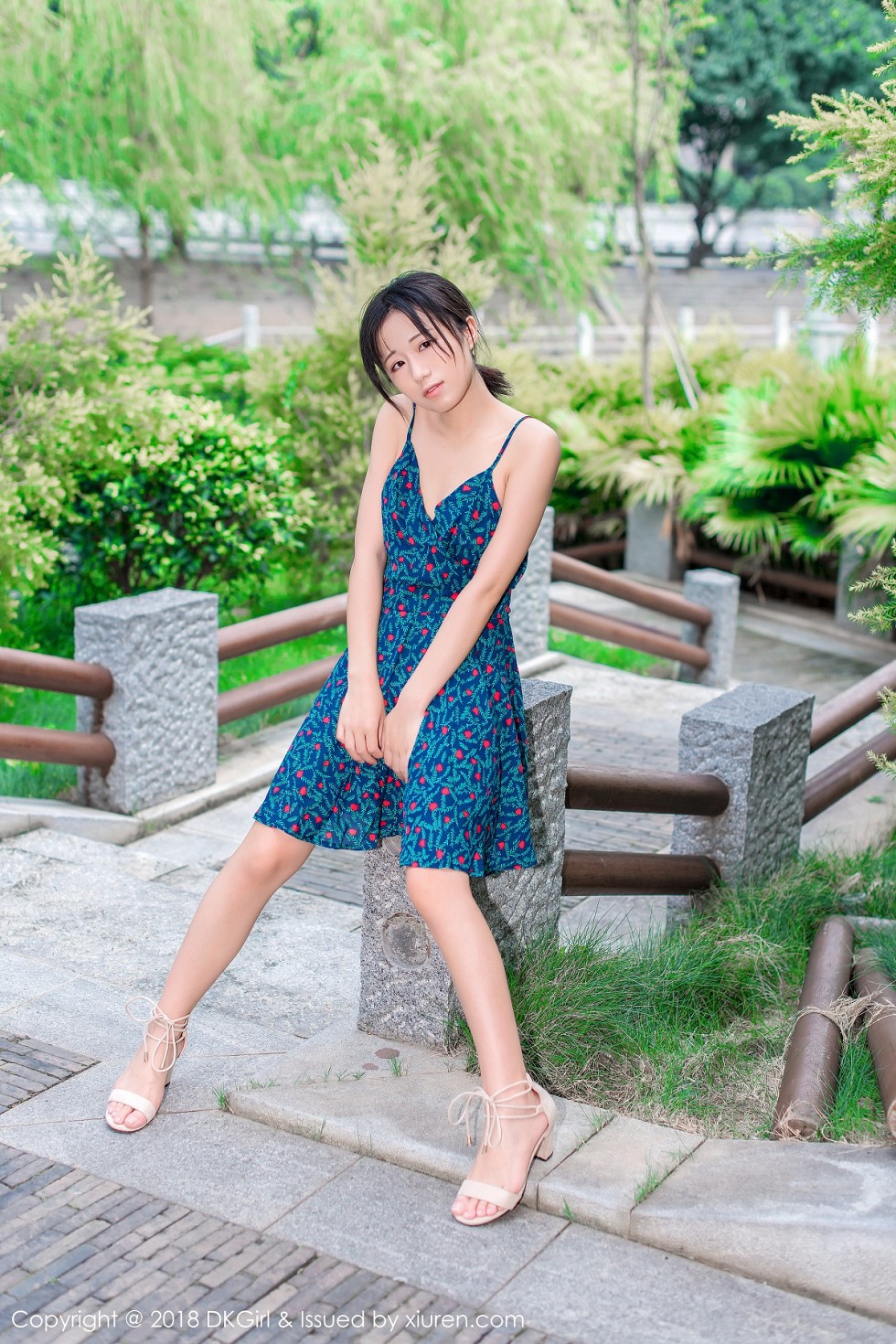 [DKGirl御女郎]Vol.055_美乳女神苍井优香街拍特辑甜美草帽少女露背吊带裙性感写真53P