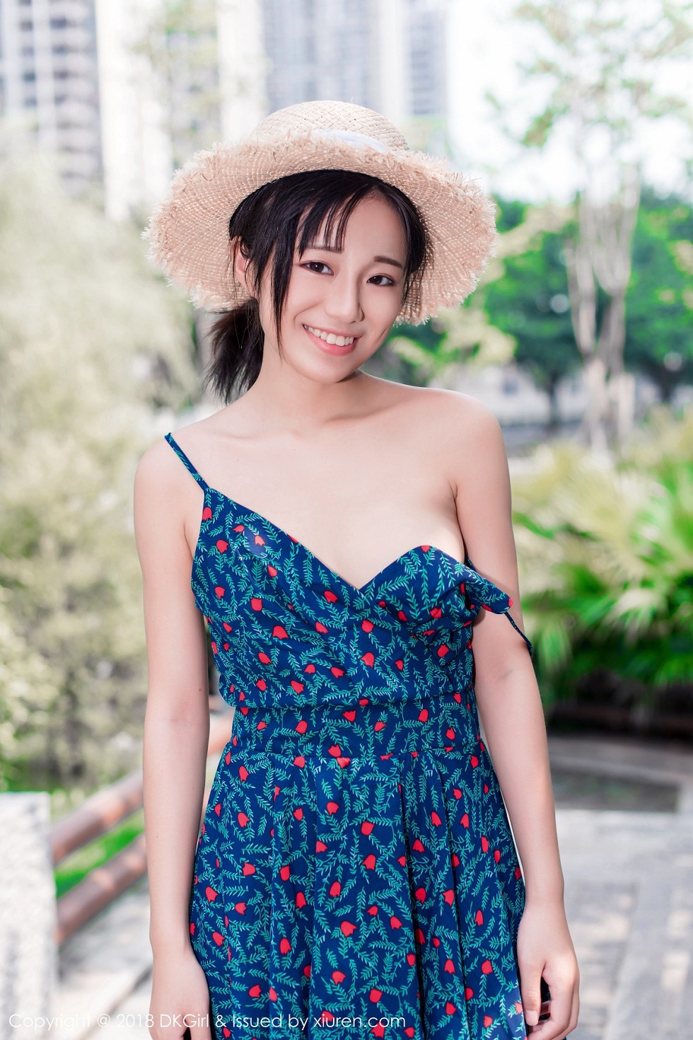 [DKGirl御女郎]Vol.055_美乳女神苍井优香街拍特辑甜美草帽少女露背吊带裙性感写真53P
