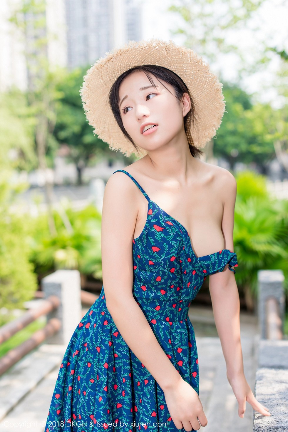 [DKGirl御女郎]Vol.055_美乳女神苍井优香街拍特辑甜美草帽少女露背吊带裙性感写真53P