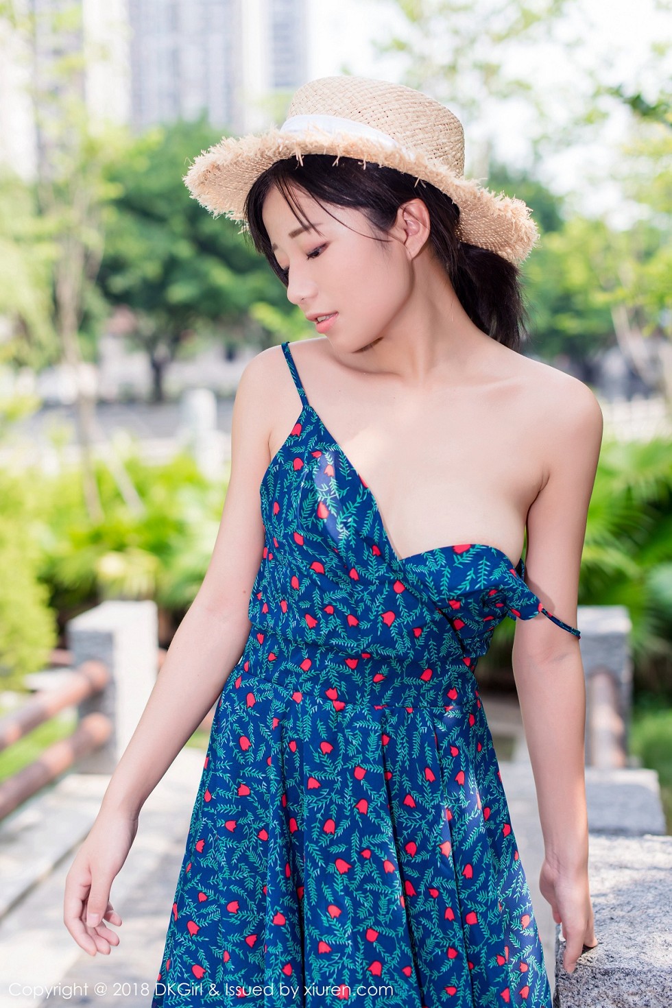 [DKGirl御女郎]Vol.055_美乳女神苍井优香街拍特辑甜美草帽少女露背吊带裙性感写真53P