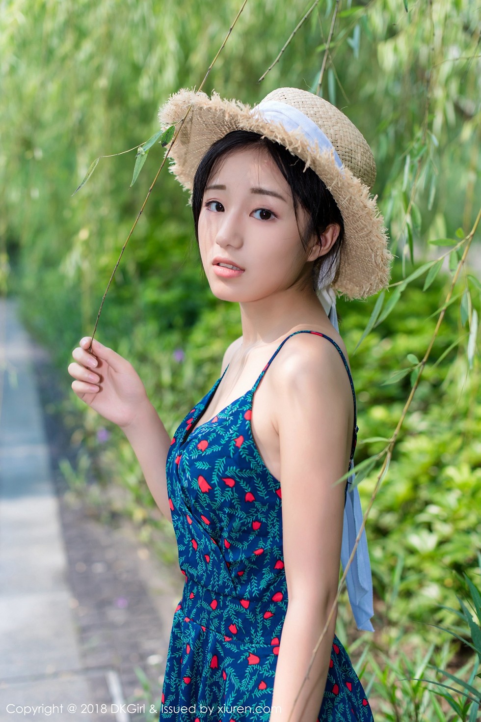 [DKGirl御女郎]Vol.055_美乳女神苍井优香街拍特辑甜美草帽少女露背吊带裙性感写真53P