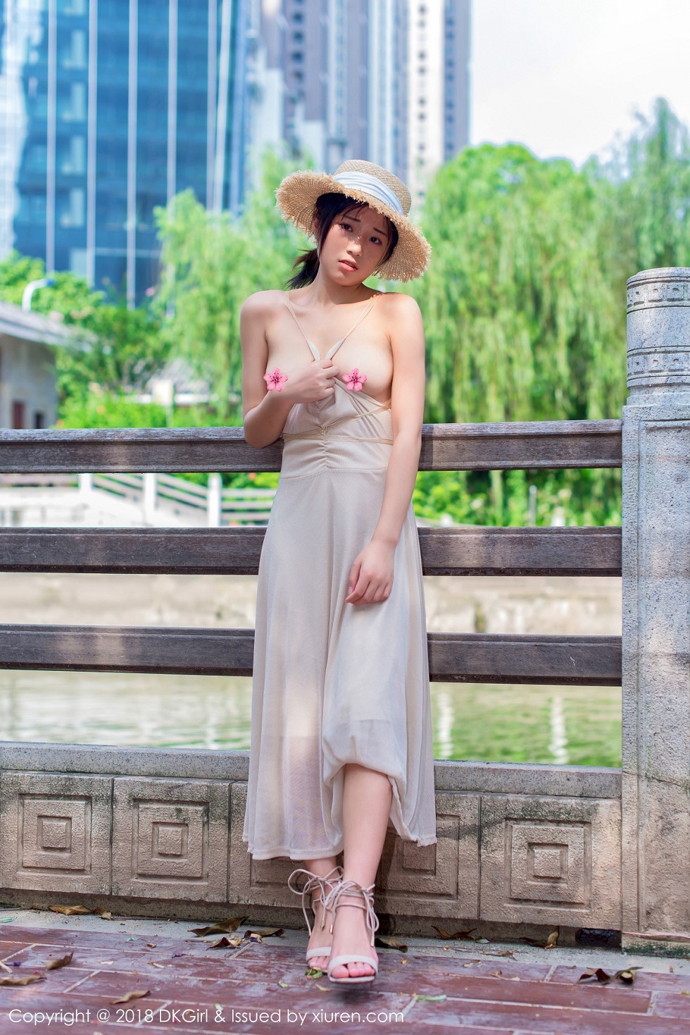 [DKGirl御女郎]Vol.055_美乳女神苍井优香街拍特辑甜美草帽少女露背吊带裙性感写真53P