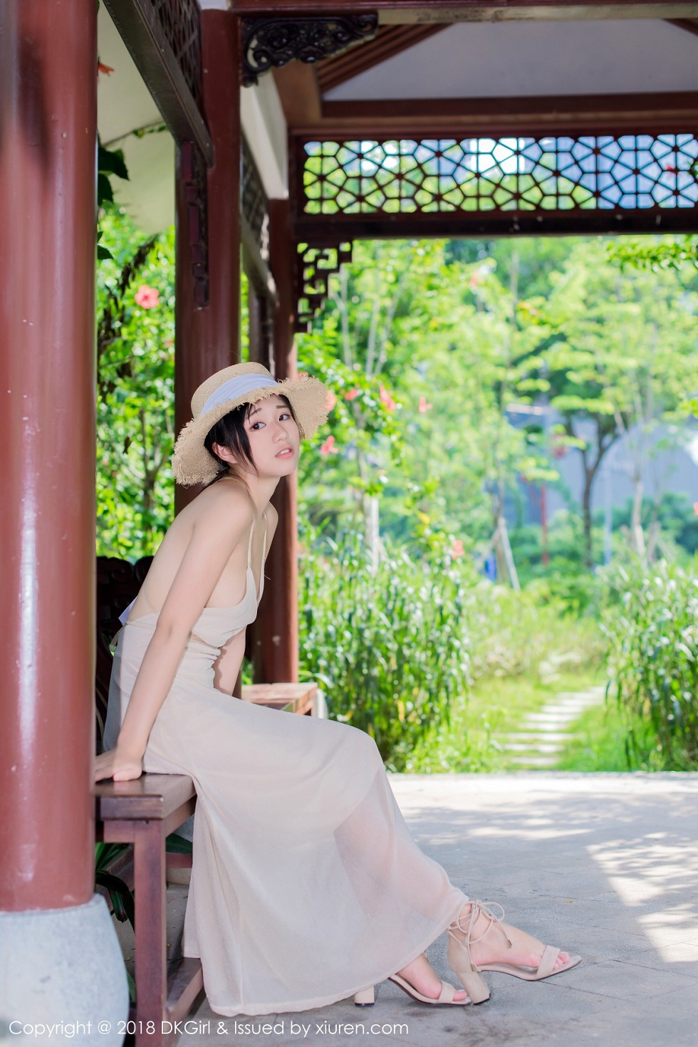 [DKGirl御女郎]Vol.055_美乳女神苍井优香街拍特辑甜美草帽少女露背吊带裙性感写真53P
