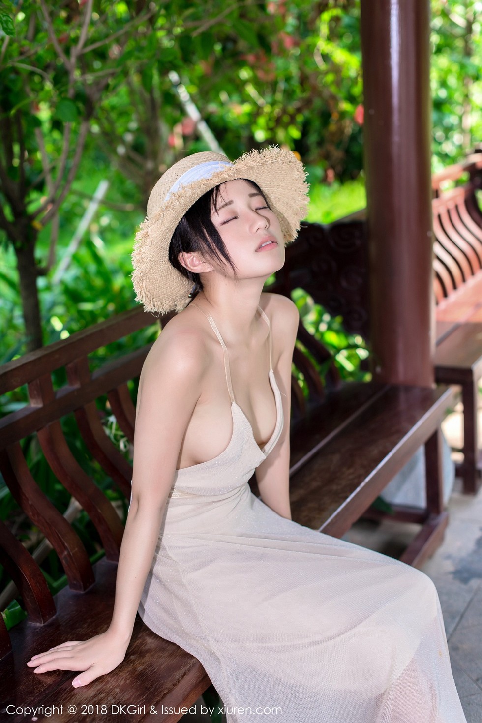 [DKGirl御女郎]Vol.055_美乳女神苍井优香街拍特辑甜美草帽少女露背吊带裙性感写真53P