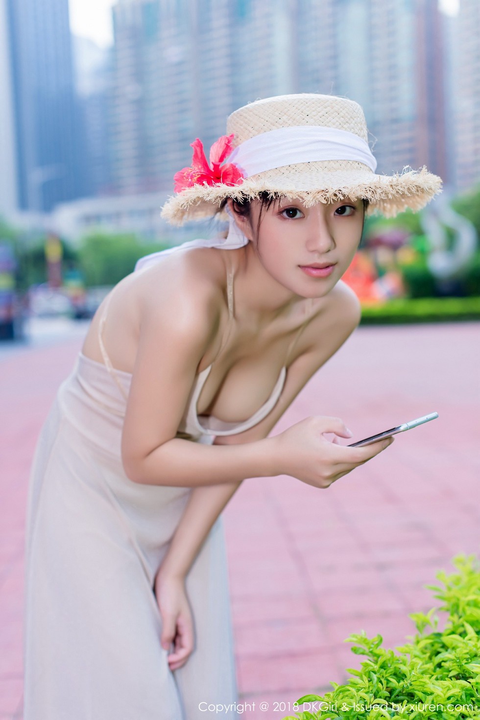 [DKGirl御女郎]Vol.055_美乳女神苍井优香街拍特辑甜美草帽少女露背吊带裙性感写真53P