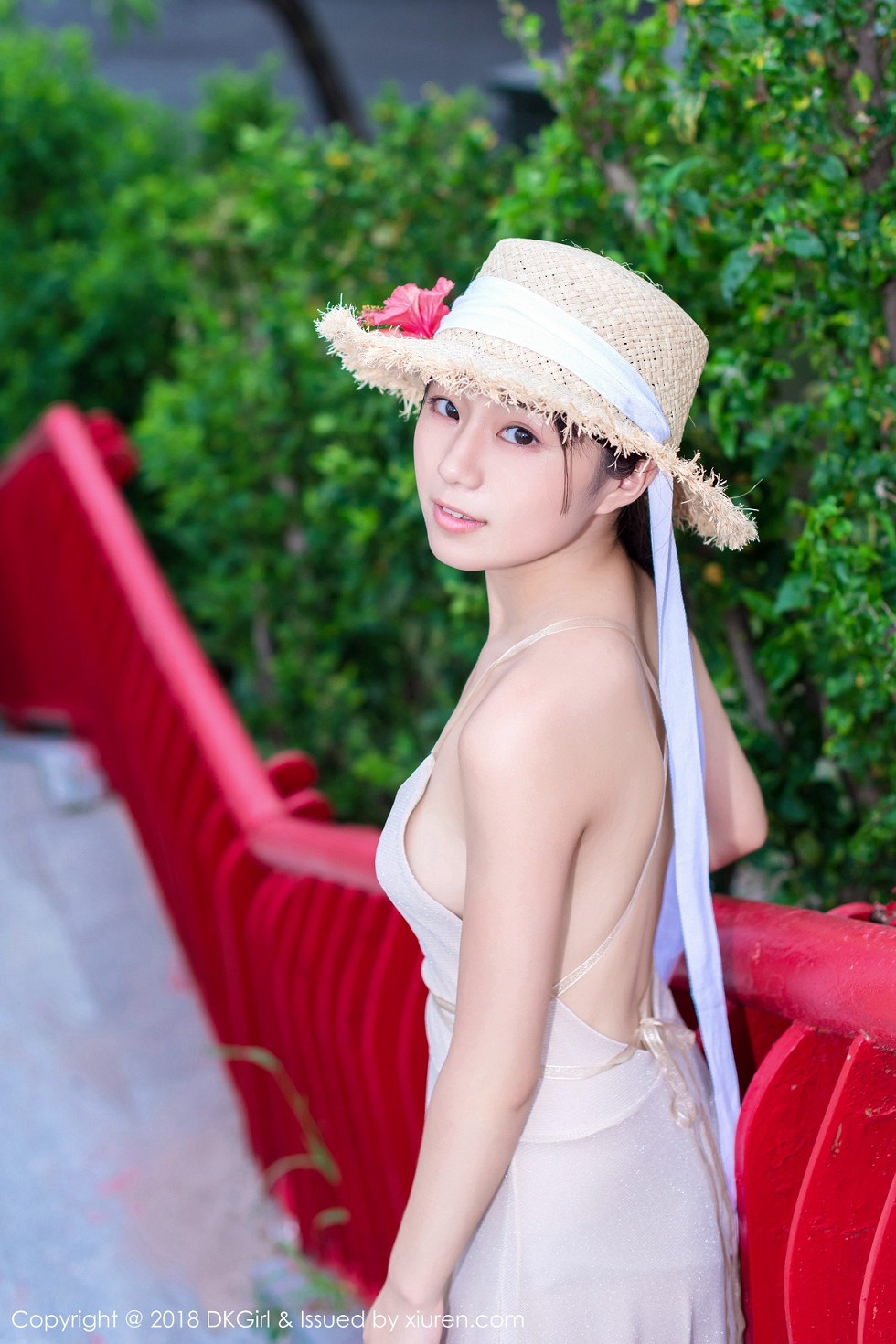 [DKGirl御女郎]Vol.055_美乳女神苍井优香街拍特辑甜美草帽少女露背吊带裙性感写真53P