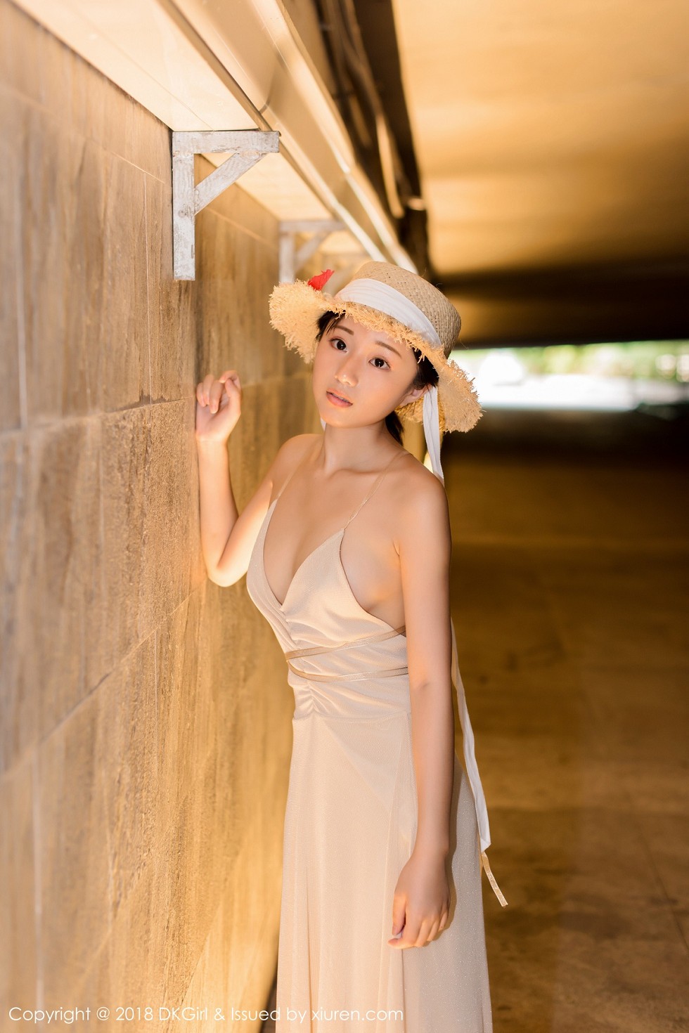 [DKGirl御女郎]Vol.055_美乳女神苍井优香街拍特辑甜美草帽少女露背吊带裙性感写真53P