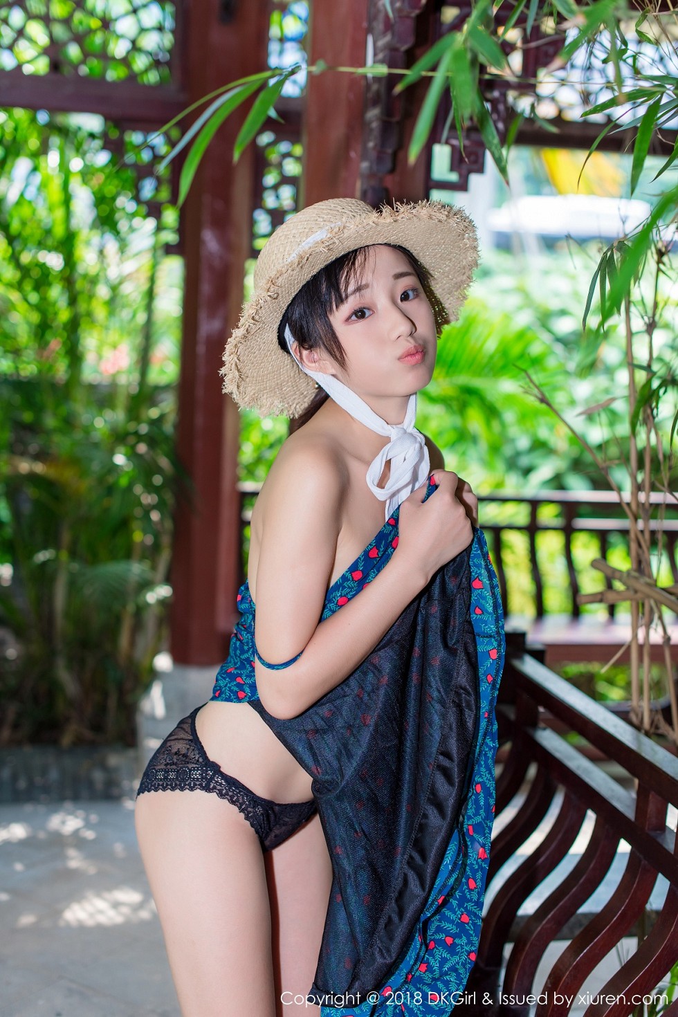 [DKGirl御女郎]Vol.055_美乳女神苍井优香街拍特辑甜美草帽少女露背吊带裙性感写真53P