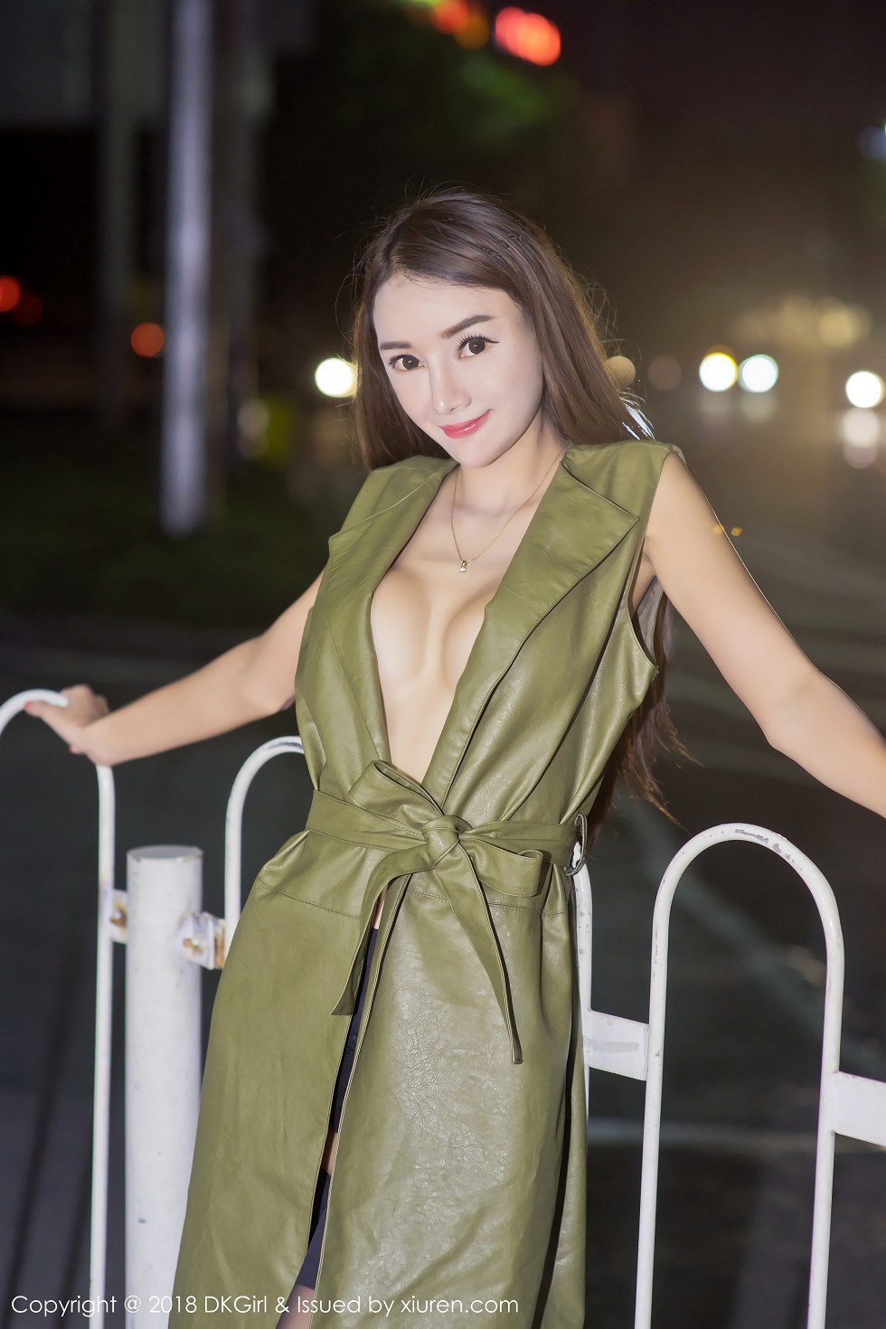 [DKGirl御女郎]Vol.059_嫩模婕西儿jessie羊城旅拍羊城夜景真空露出豪乳诱惑写真49P