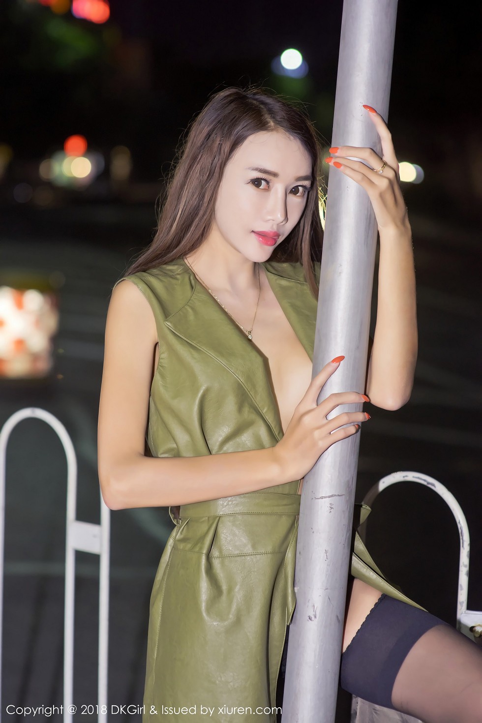 [DKGirl御女郎]Vol.059_嫩模婕西儿jessie羊城旅拍羊城夜景真空露出豪乳诱惑写真49P