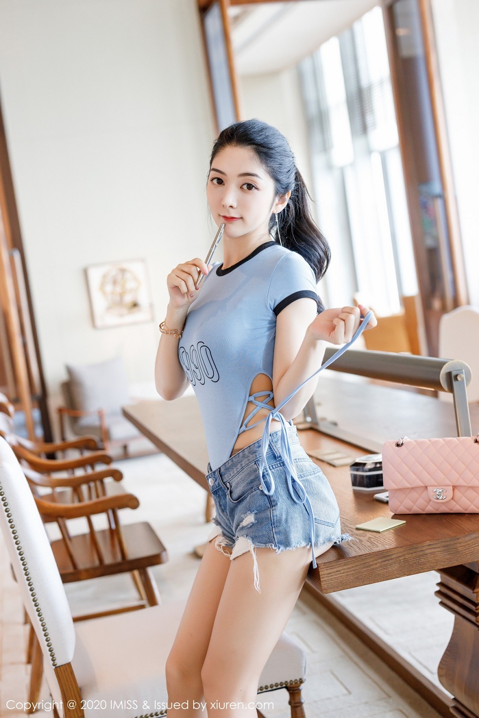 [IMISS爱蜜社]Vol.489_嫩模Angela小热巴脱牛仔裤露高叉连体衣肉丝裤袜诱惑写真108P