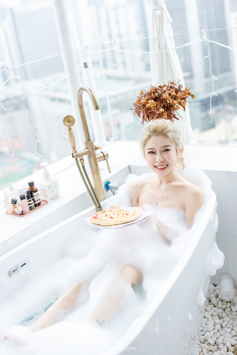 [IMISS爱蜜社]Vol.490_女神luvian本能浴室大尺度泡泡浴秀火辣身材诱惑写真46P