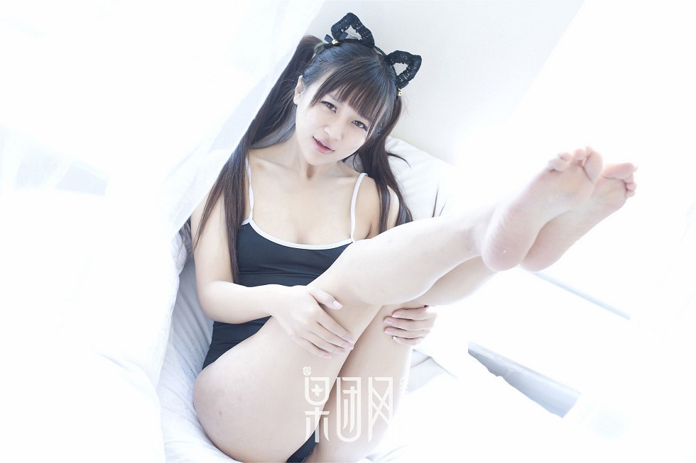 [GIRLT果团网]NO.030_嫩模熙恩居家日系连体运动服半脱秀性感内衣诱惑深沟写真52P