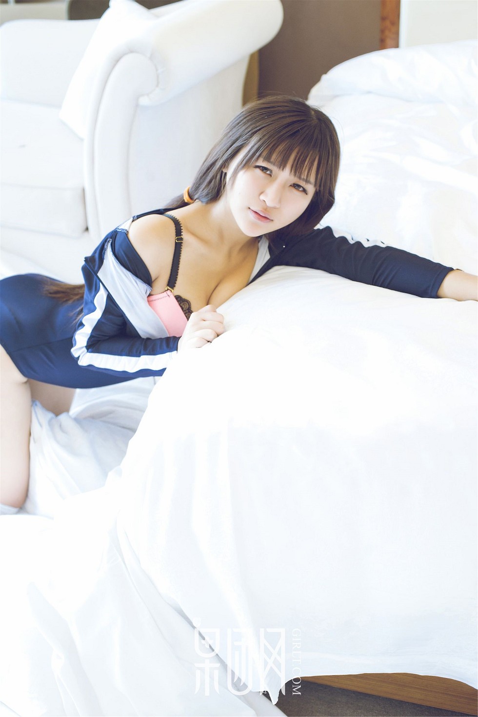 [GIRLT果团网]NO.030_嫩模熙恩居家日系连体运动服半脱秀性感内衣诱惑深沟写真52P