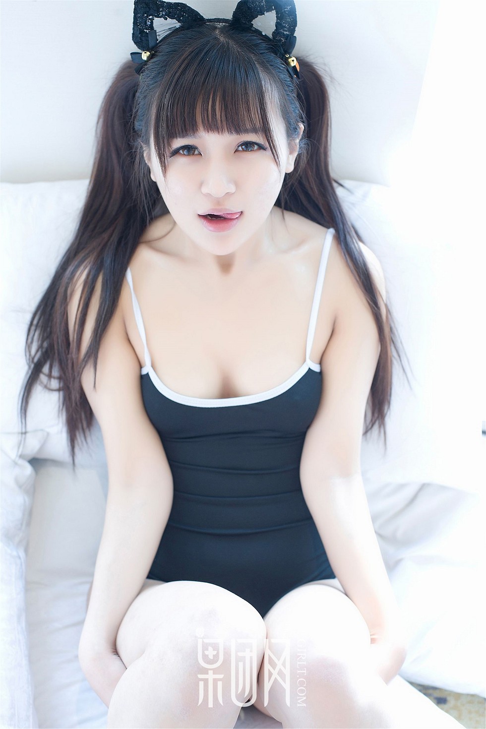 [GIRLT果团网]NO.030_嫩模熙恩居家日系连体运动服半脱秀性感内衣诱惑深沟写真52P
