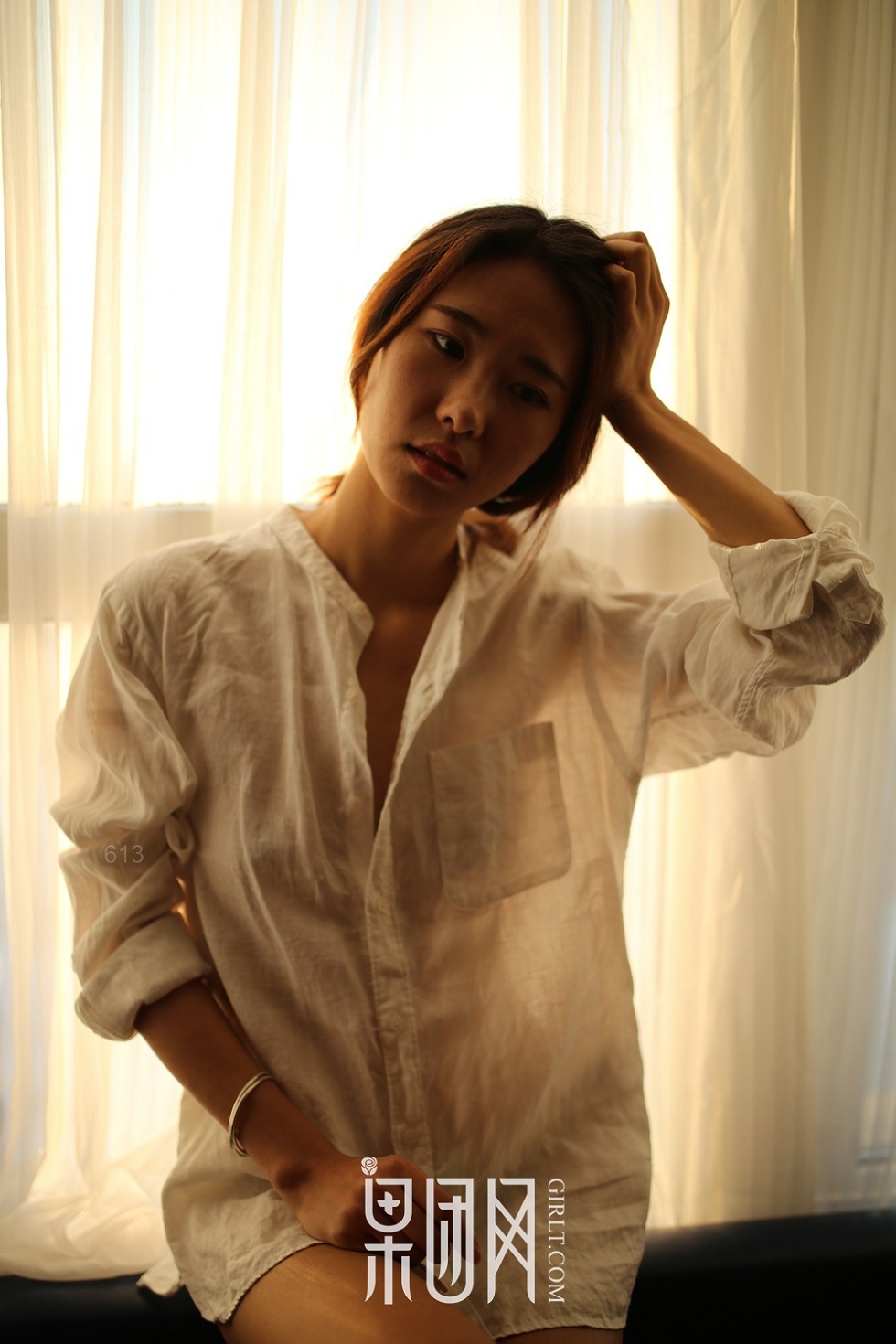 [GIRLT果团网]TG010_嫩模小南居家黑色制服+白色衬衣真空露美乳撩人诱惑写真50P