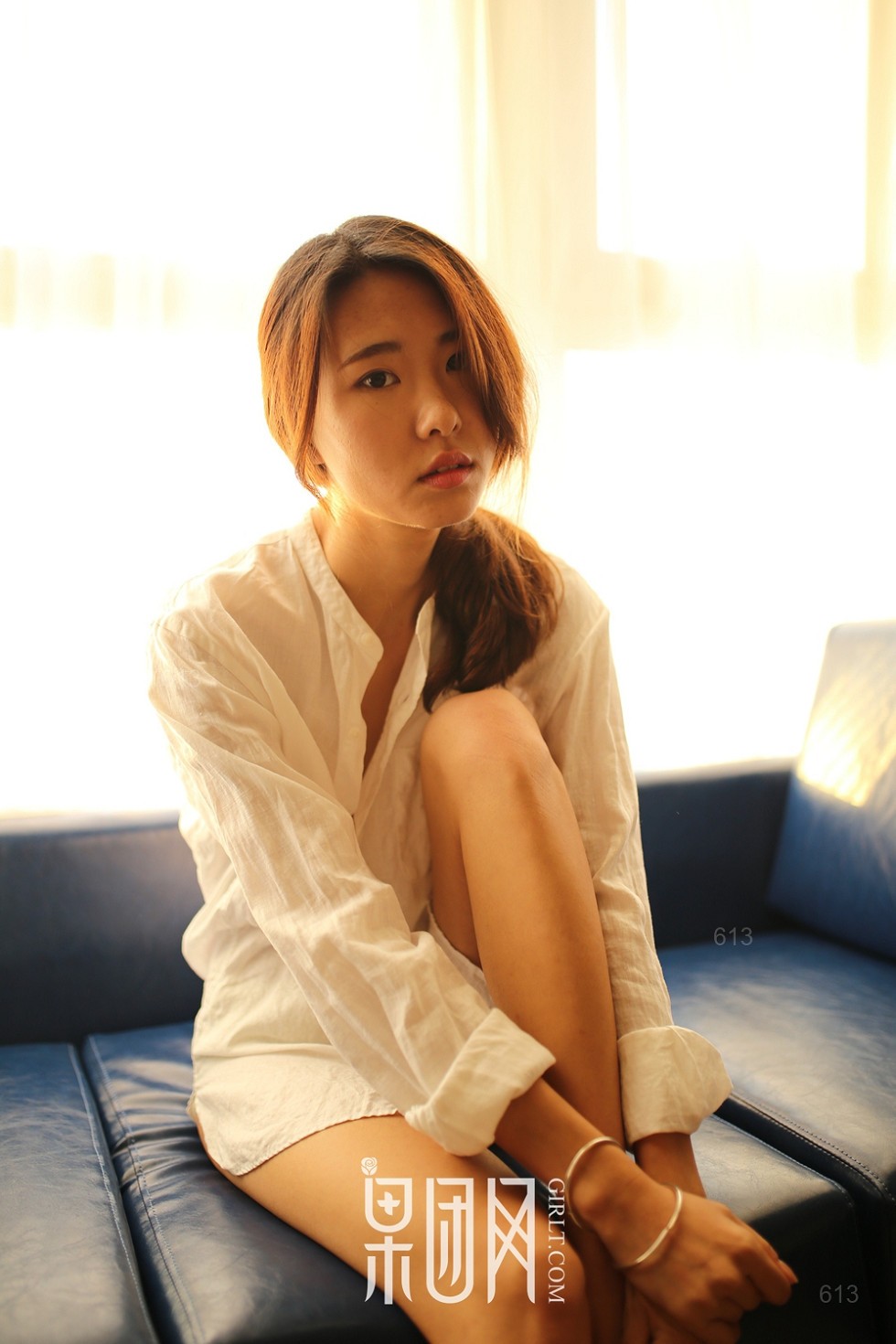 [GIRLT果团网]TG010_嫩模小南居家黑色制服+白色衬衣真空露美乳撩人诱惑写真50P