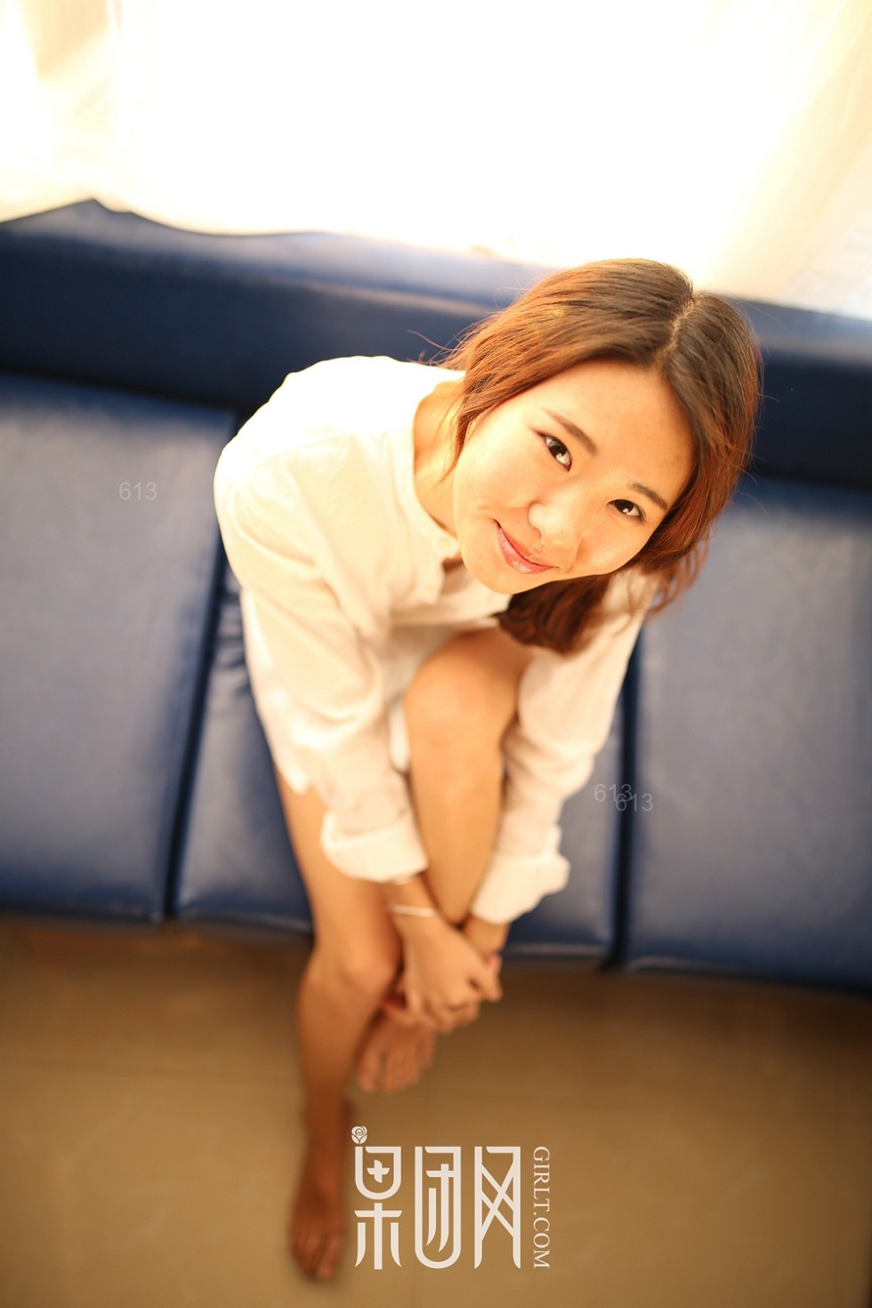 [GIRLT果团网]TG010_嫩模小南居家黑色制服+白色衬衣真空露美乳撩人诱惑写真50P