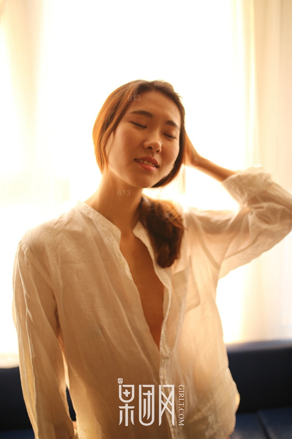 [GIRLT果团网]TG010_嫩模小南居家黑色制服+白色衬衣真空露美乳撩人诱惑写真50P