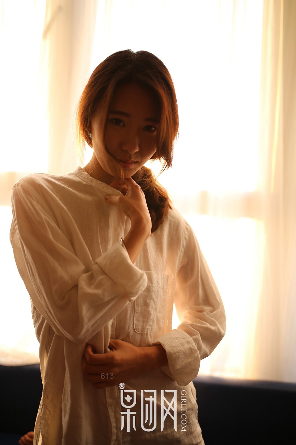 [GIRLT果团网]TG010_嫩模小南居家黑色制服+白色衬衣真空露美乳撩人诱惑写真50P