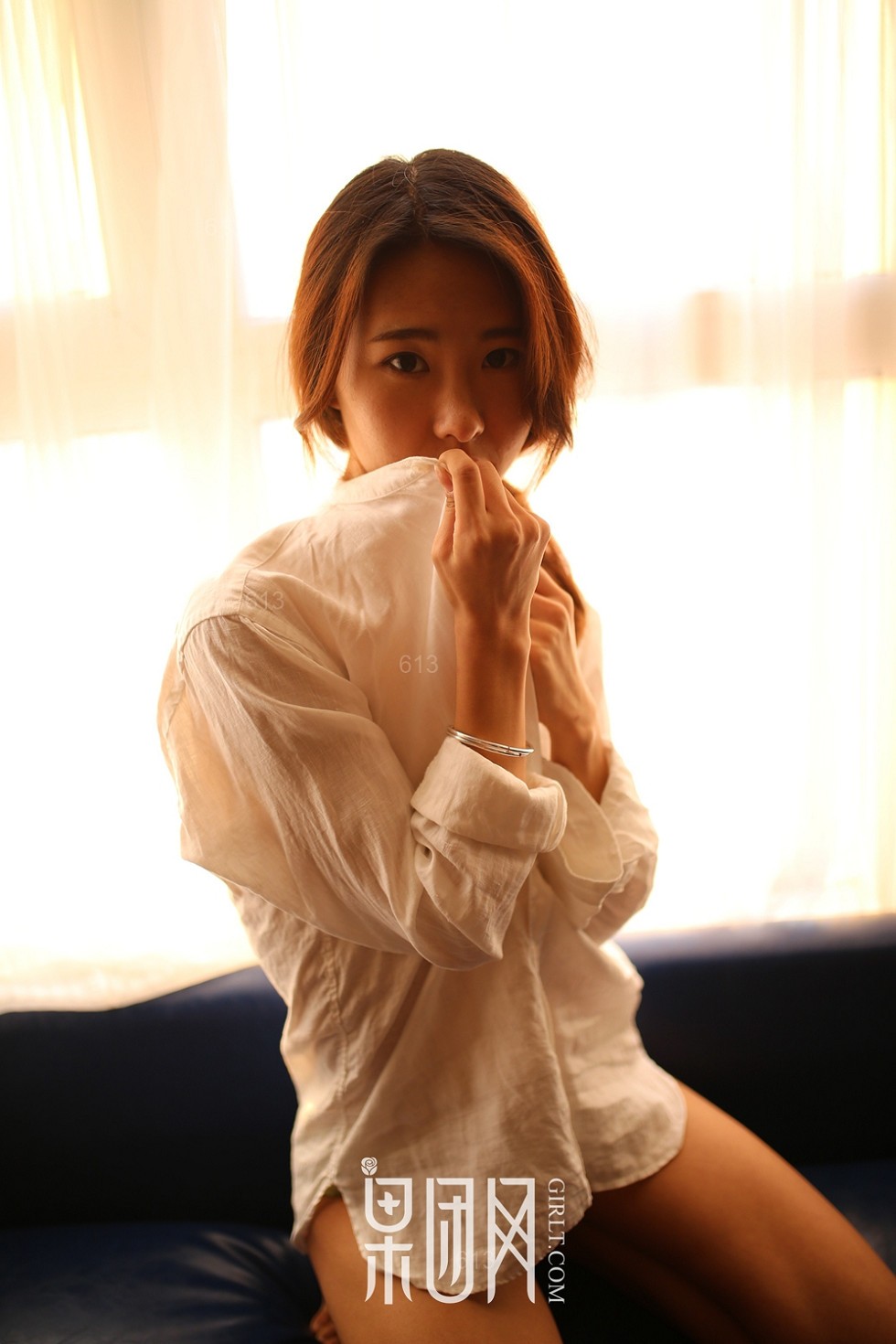 [GIRLT果团网]TG010_嫩模小南居家黑色制服+白色衬衣真空露美乳撩人诱惑写真50P