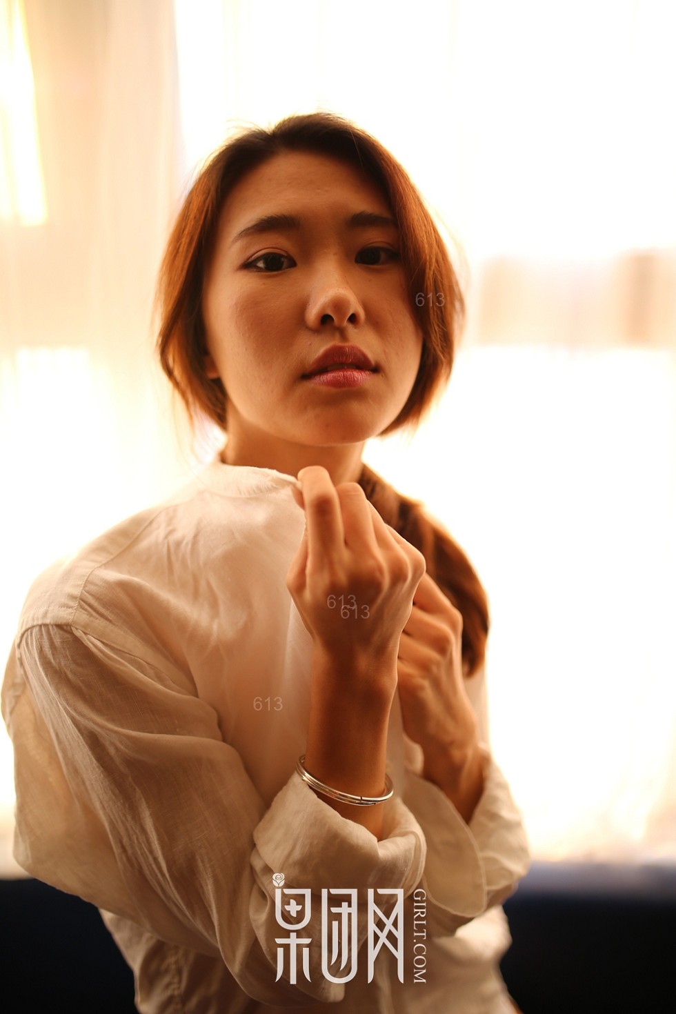 [GIRLT果团网]TG010_嫩模小南居家黑色制服+白色衬衣真空露美乳撩人诱惑写真50P