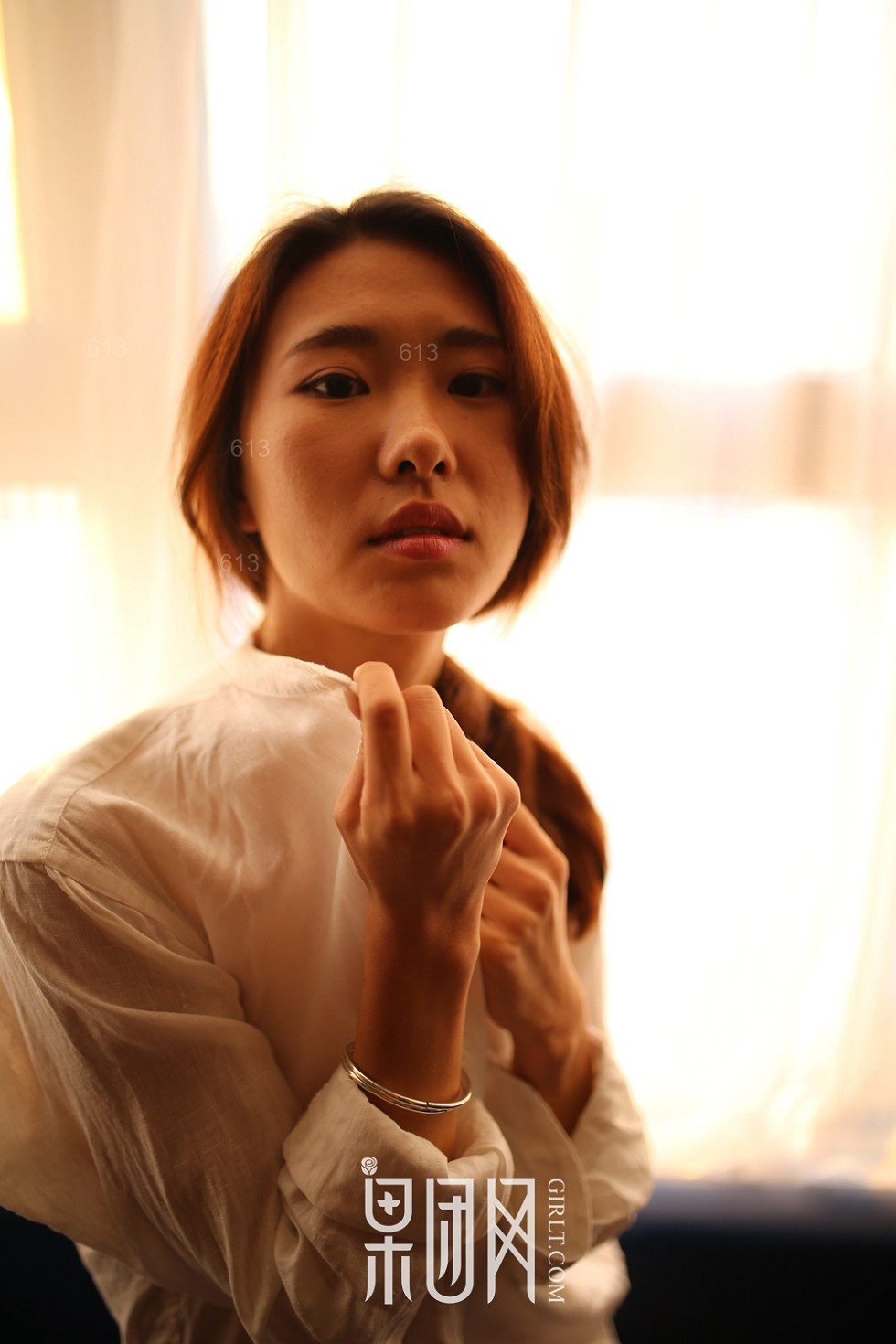 [GIRLT果团网]TG010_嫩模小南居家黑色制服+白色衬衣真空露美乳撩人诱惑写真50P