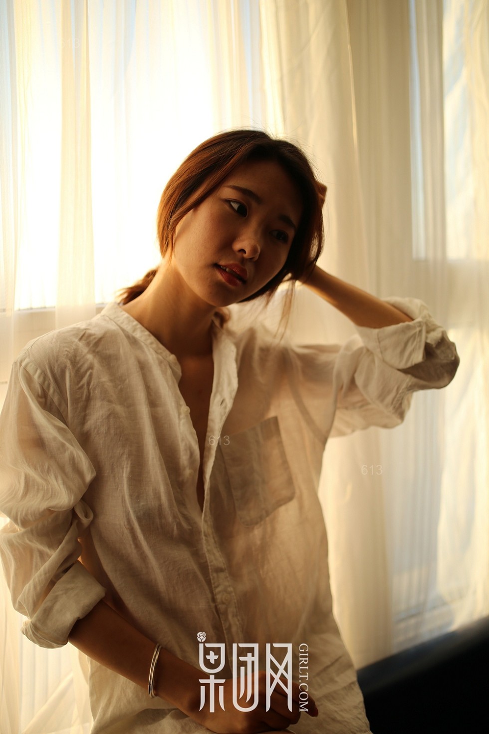[GIRLT果团网]TG010_嫩模小南居家黑色制服+白色衬衣真空露美乳撩人诱惑写真50P