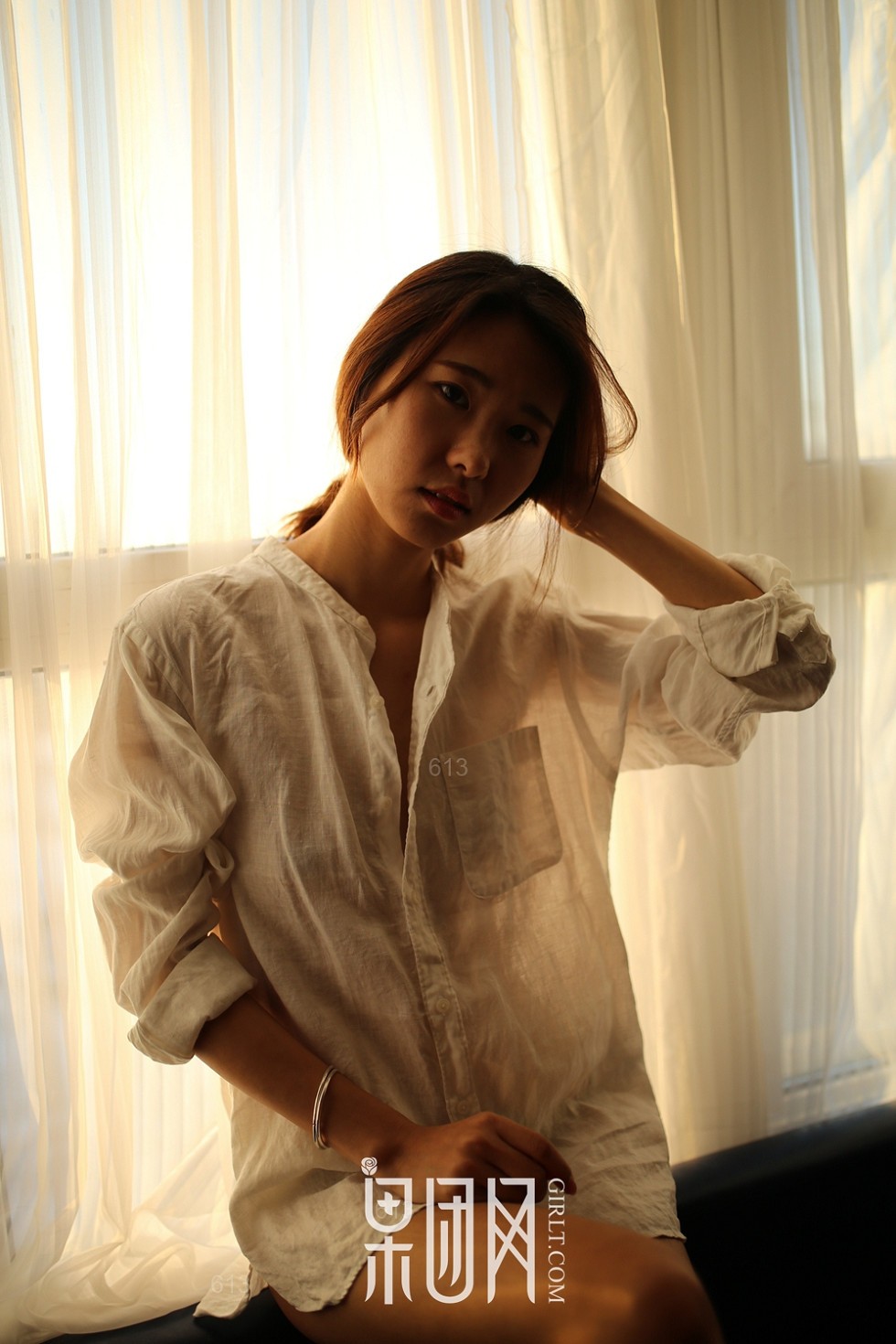 [GIRLT果团网]TG010_嫩模小南居家黑色制服+白色衬衣真空露美乳撩人诱惑写真50P