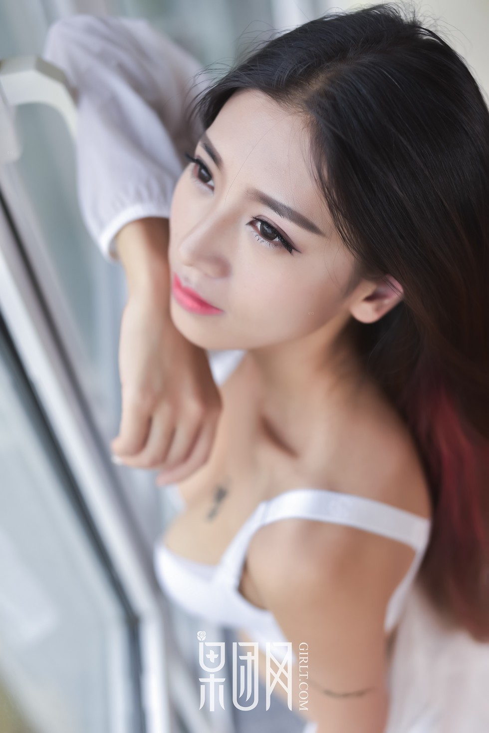 [GIRLT果团网]TG011_纹身嫩模有位伊人居家白色内衣秀美乳蝎子纹身诱惑写真40P