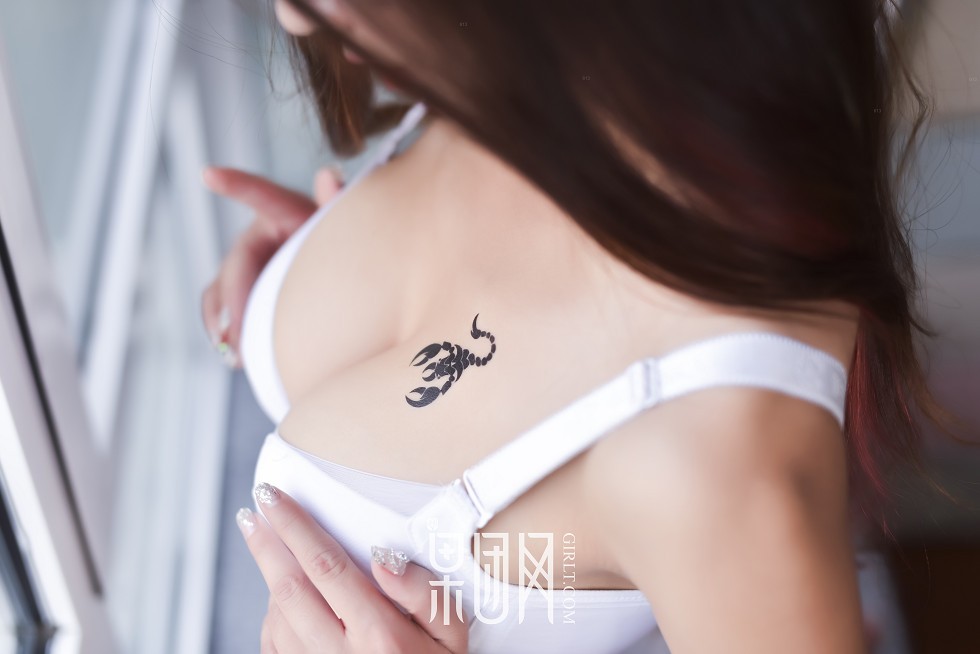 [GIRLT果团网]TG011_纹身嫩模有位伊人居家白色内衣秀美乳蝎子纹身诱惑写真40P